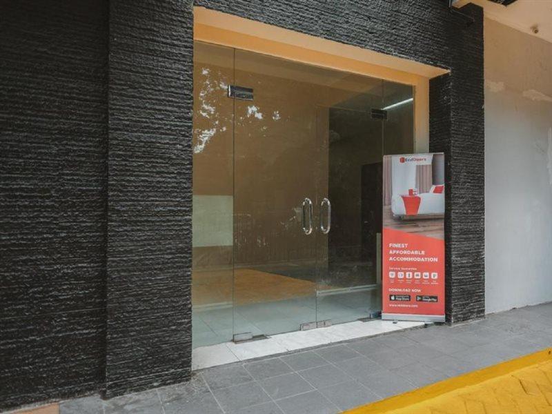Reddoorz Plus Near Plaza Blok M Джакарта Екстериор снимка