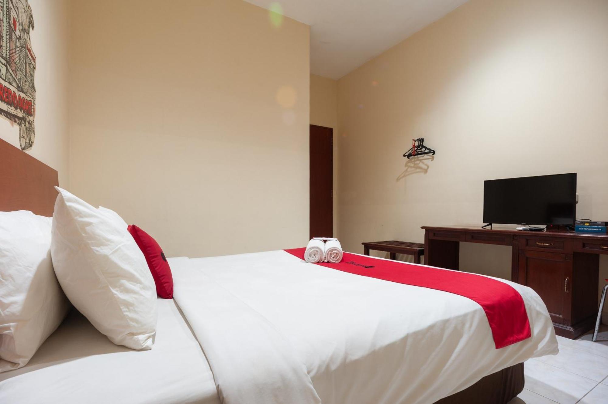 Reddoorz Plus Near Plaza Blok M Джакарта Екстериор снимка