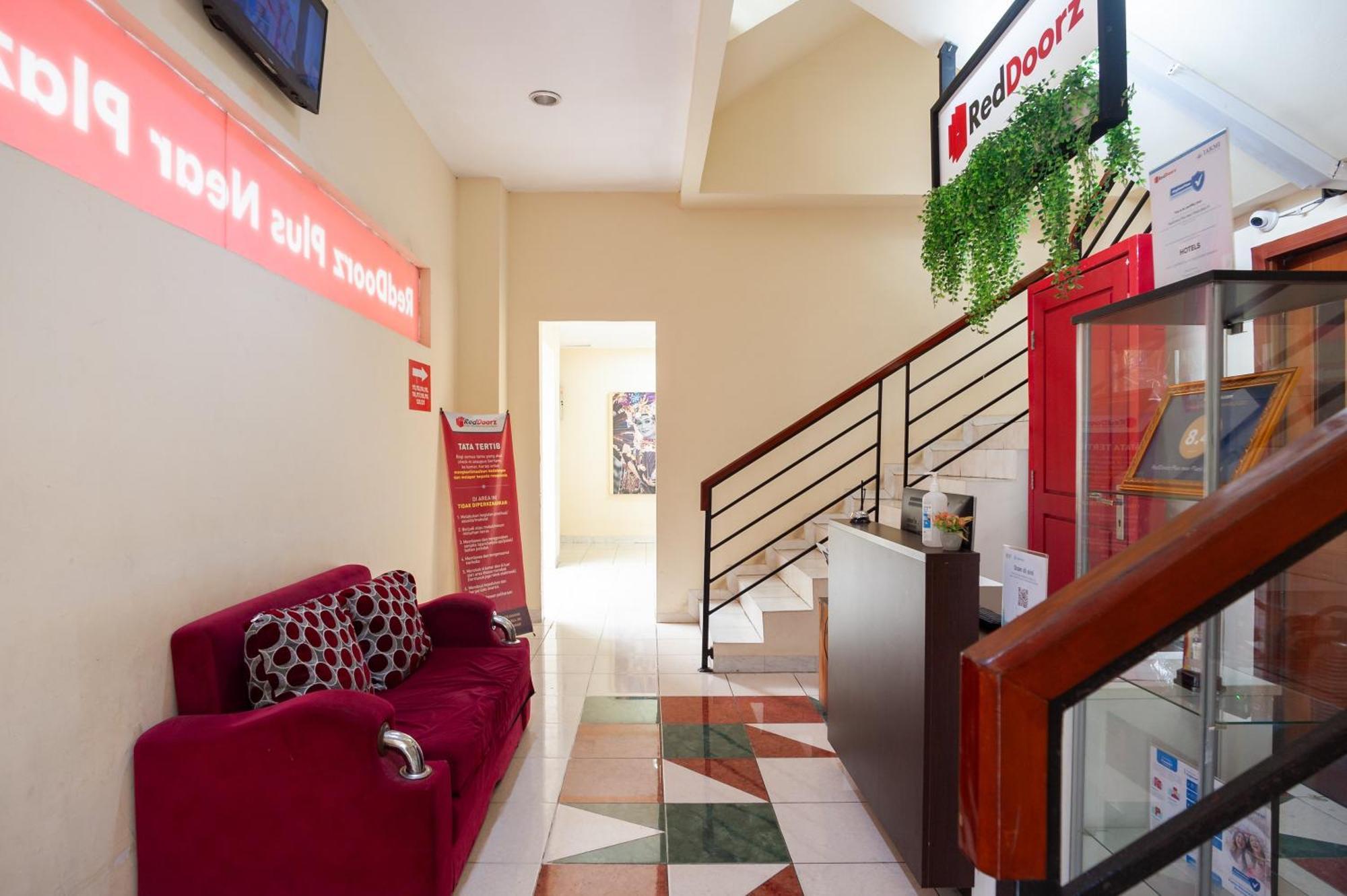 Reddoorz Plus Near Plaza Blok M Джакарта Екстериор снимка