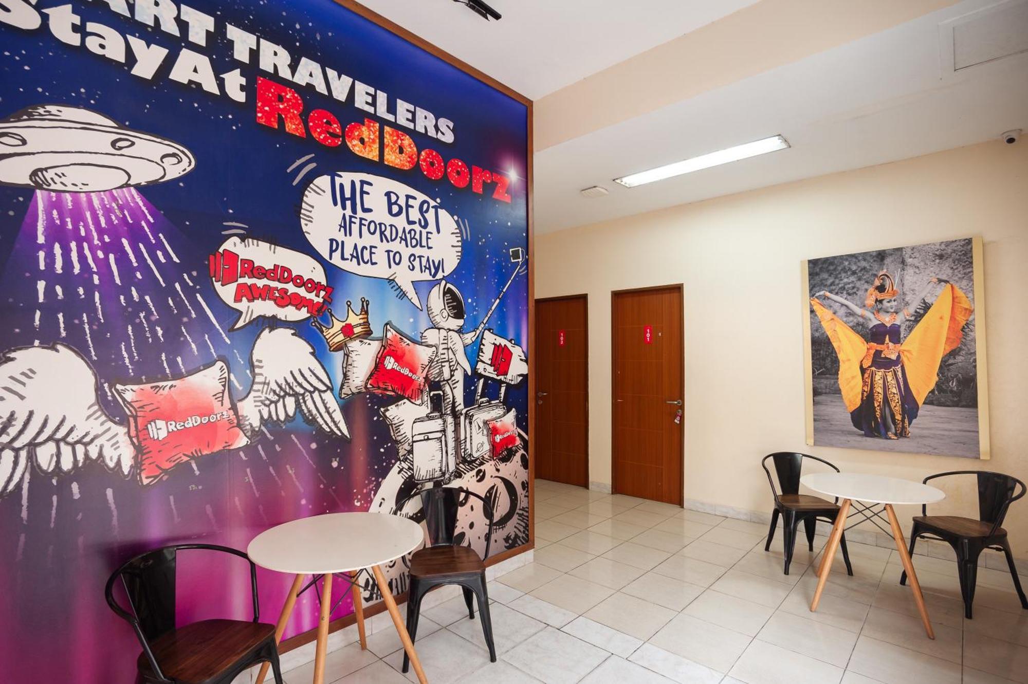 Reddoorz Plus Near Plaza Blok M Джакарта Екстериор снимка