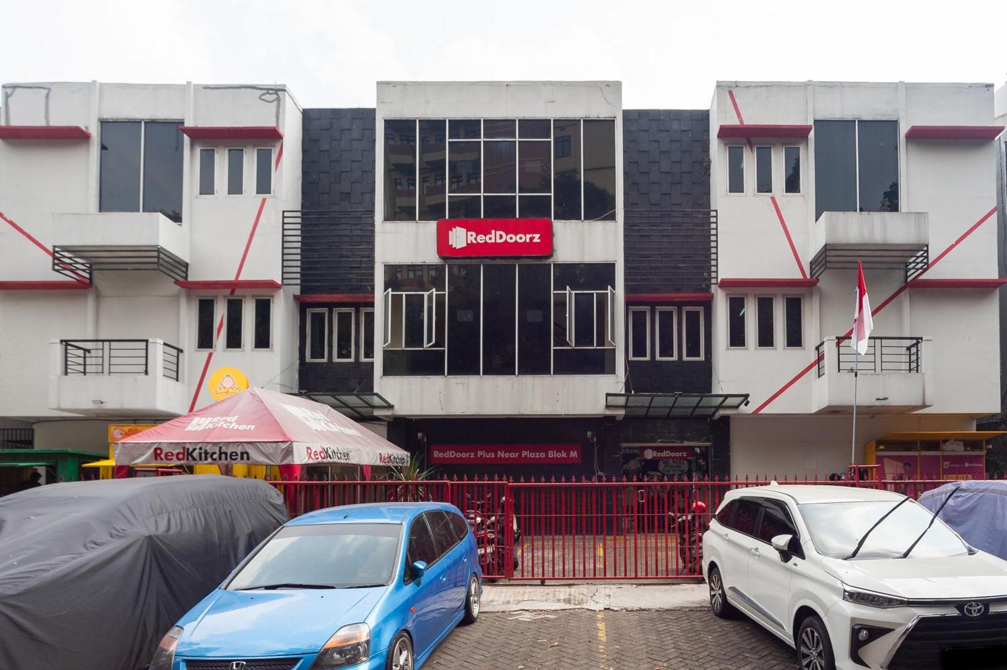 Reddoorz Plus Near Plaza Blok M Джакарта Екстериор снимка