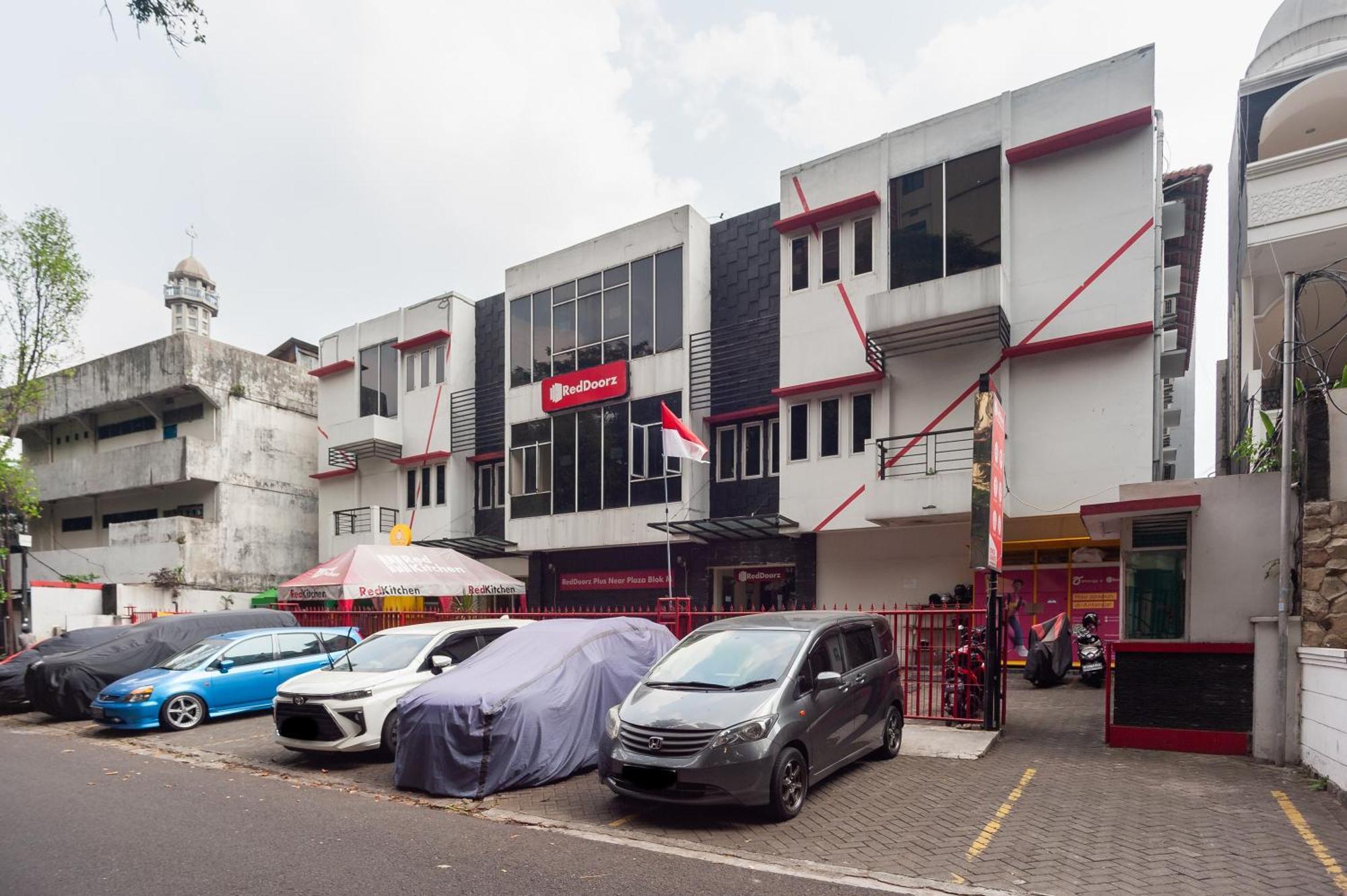 Reddoorz Plus Near Plaza Blok M Джакарта Екстериор снимка