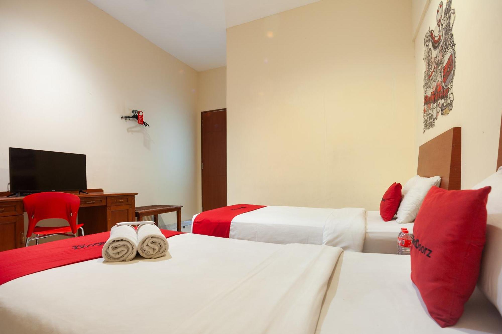 Reddoorz Plus Near Plaza Blok M Джакарта Екстериор снимка