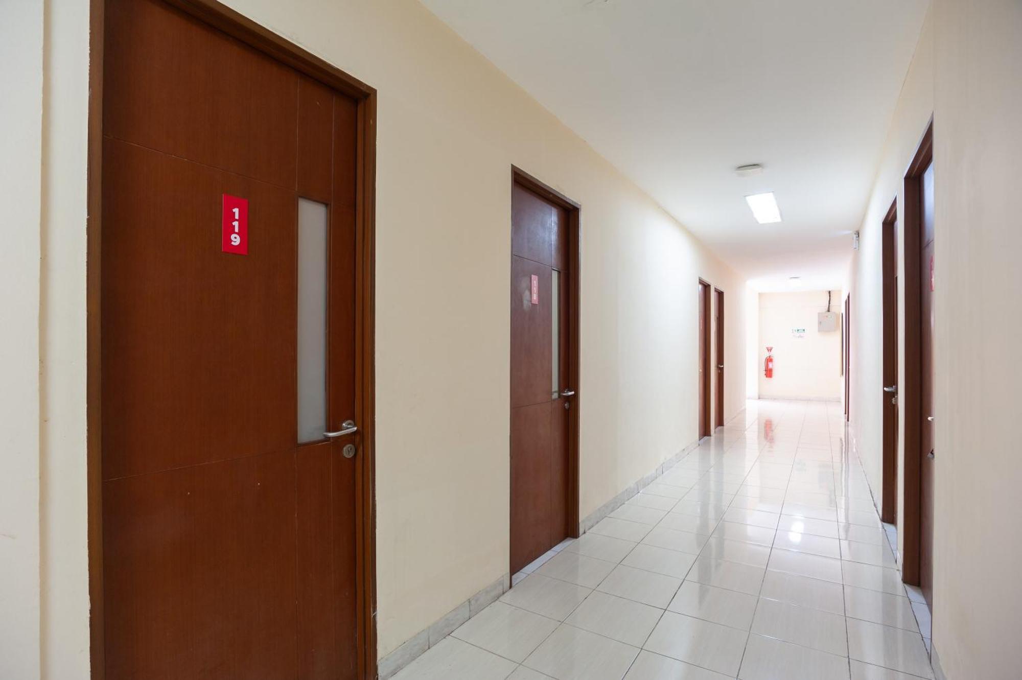 Reddoorz Plus Near Plaza Blok M Джакарта Екстериор снимка