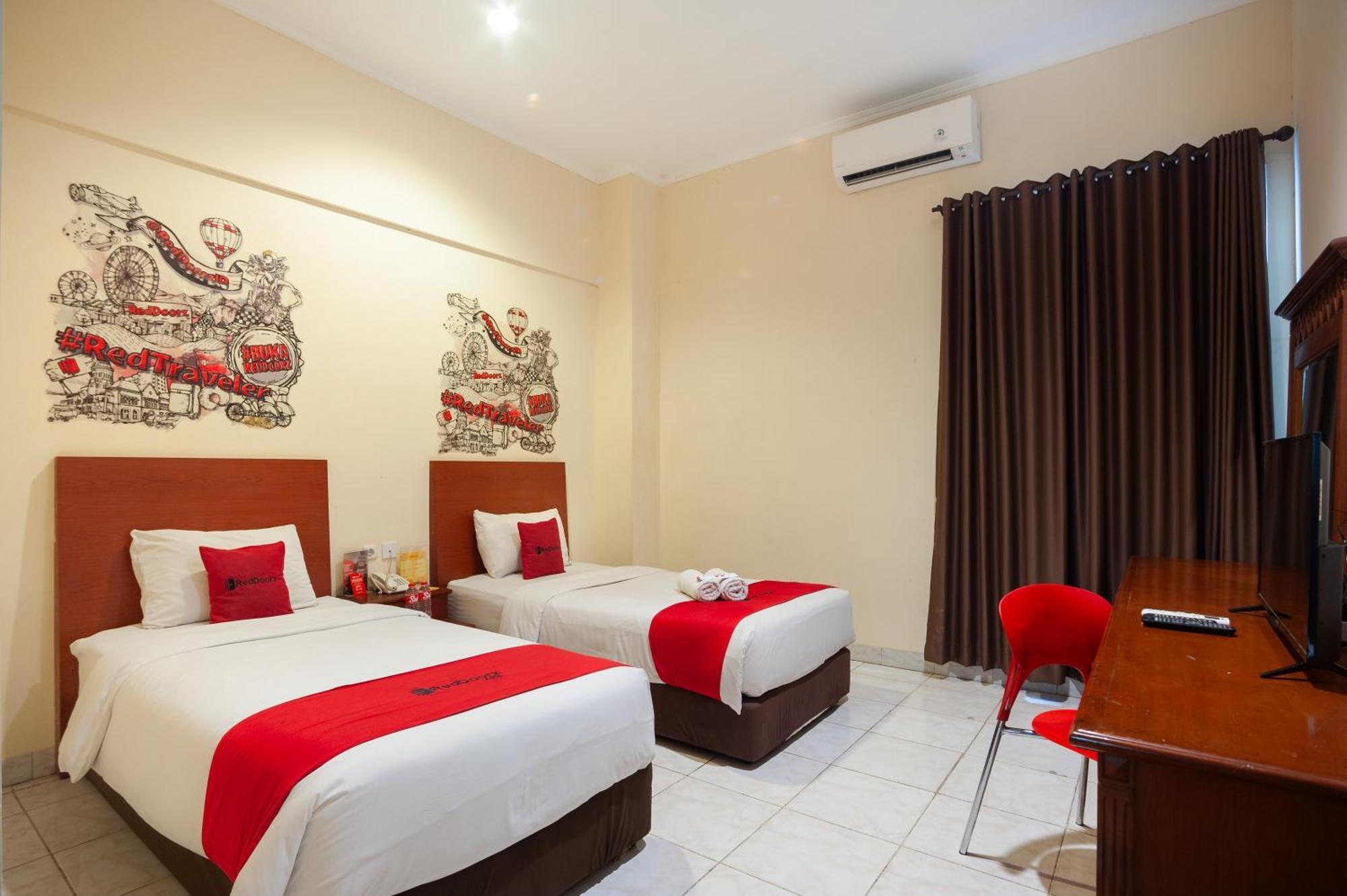 Reddoorz Plus Near Plaza Blok M Джакарта Екстериор снимка