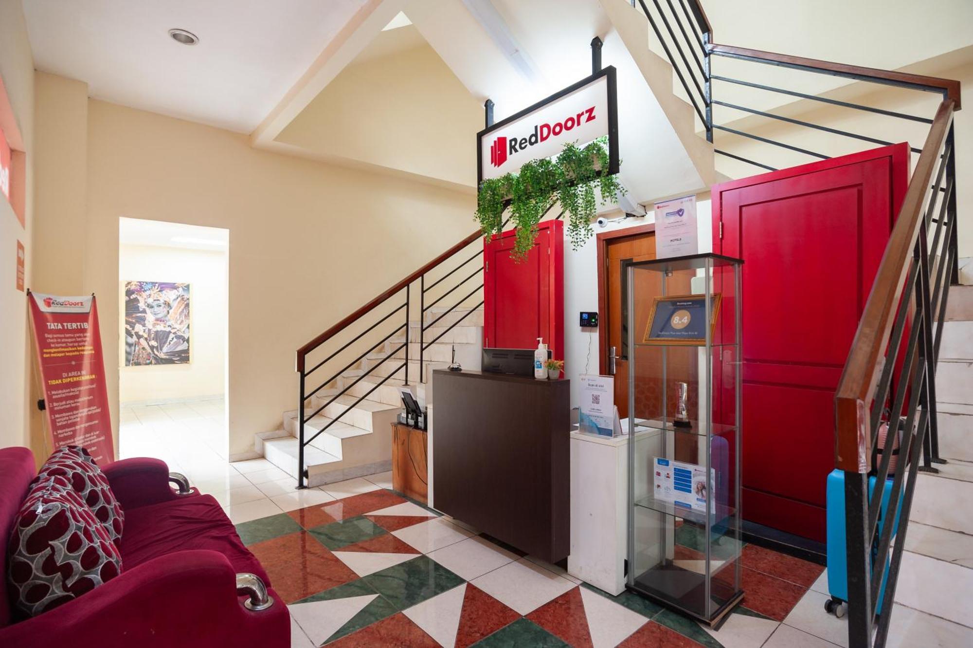 Reddoorz Plus Near Plaza Blok M Джакарта Екстериор снимка