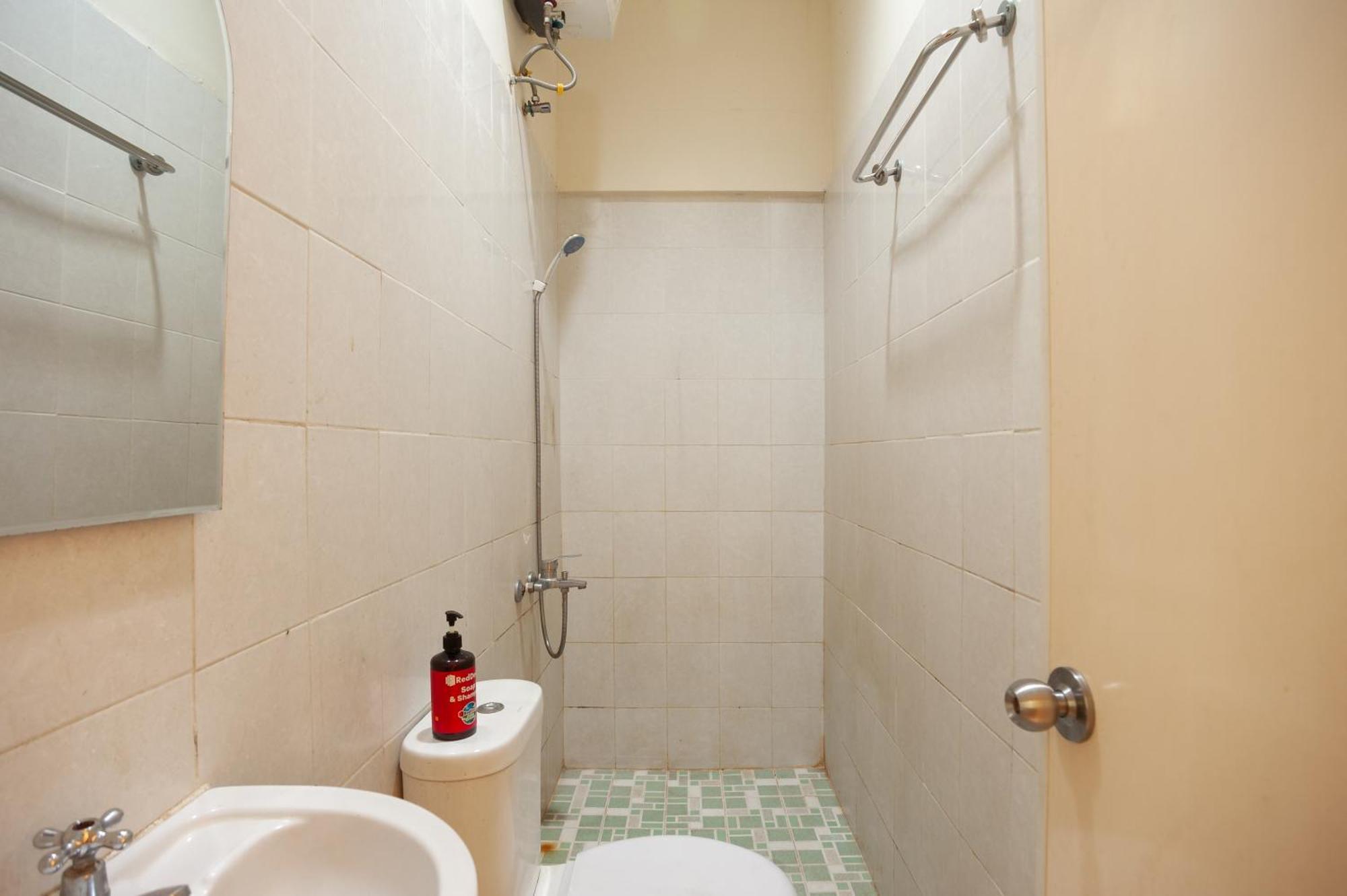 Reddoorz Plus Near Plaza Blok M Джакарта Екстериор снимка