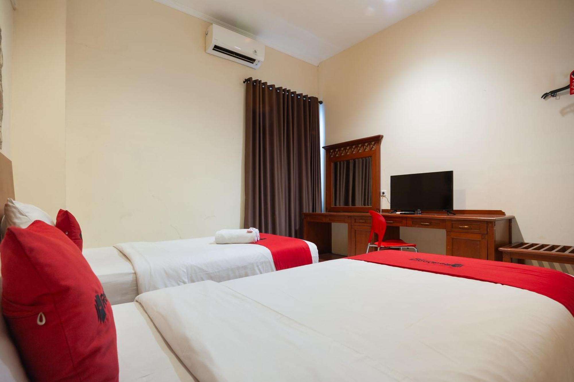 Reddoorz Plus Near Plaza Blok M Джакарта Екстериор снимка