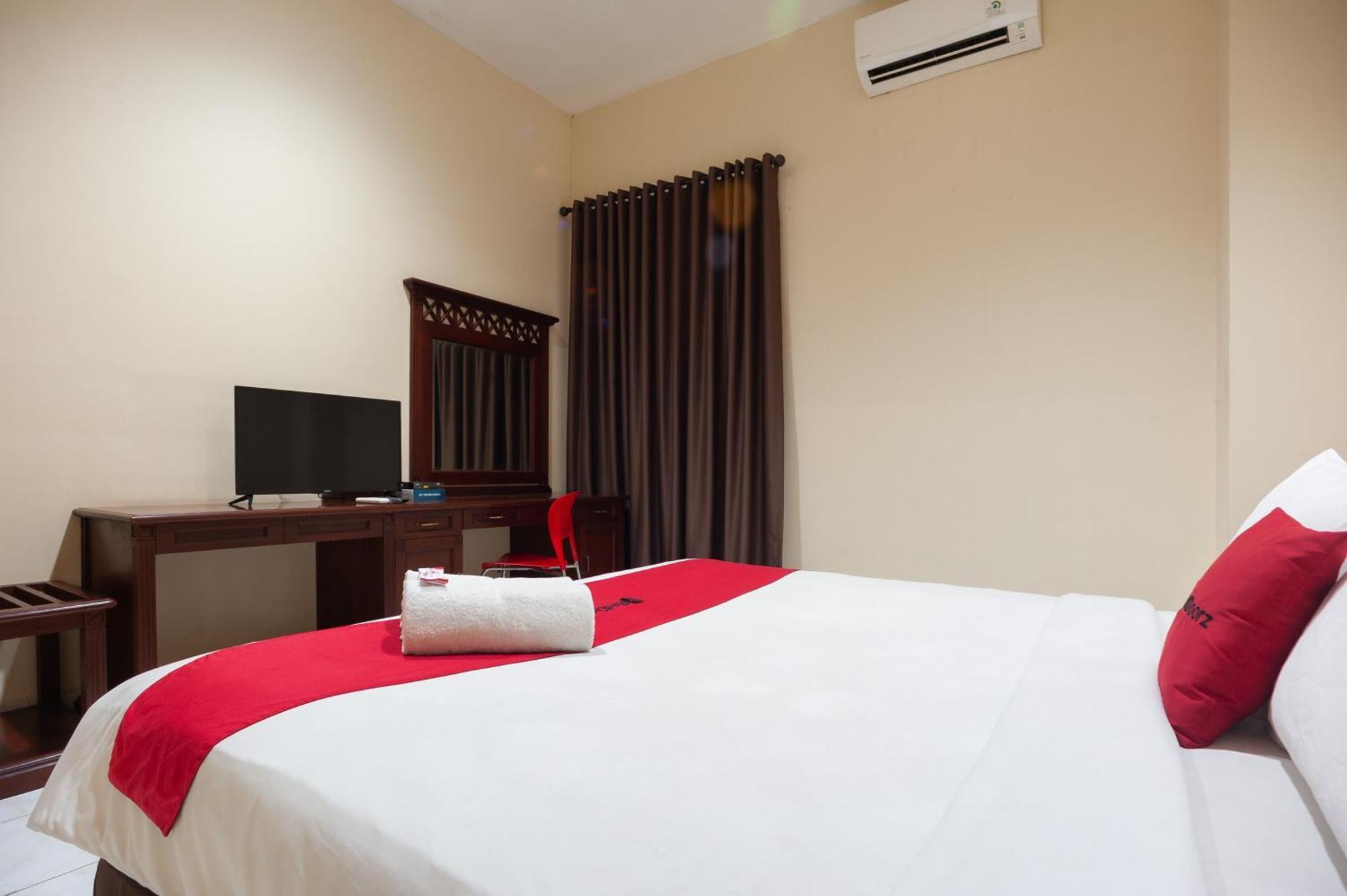Reddoorz Plus Near Plaza Blok M Джакарта Екстериор снимка