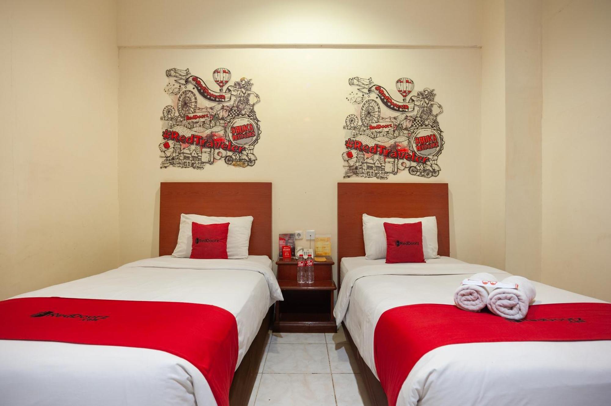 Reddoorz Plus Near Plaza Blok M Джакарта Екстериор снимка