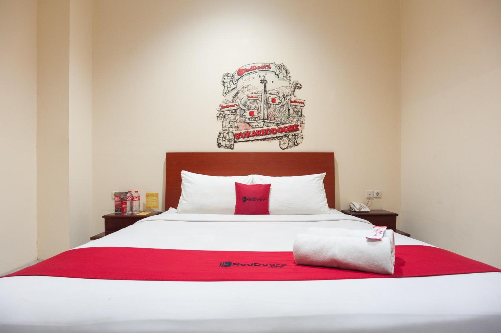 Reddoorz Plus Near Plaza Blok M Джакарта Екстериор снимка