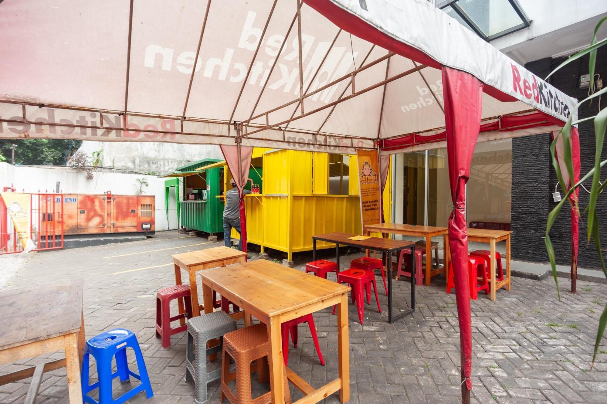 Reddoorz Plus Near Plaza Blok M Джакарта Екстериор снимка