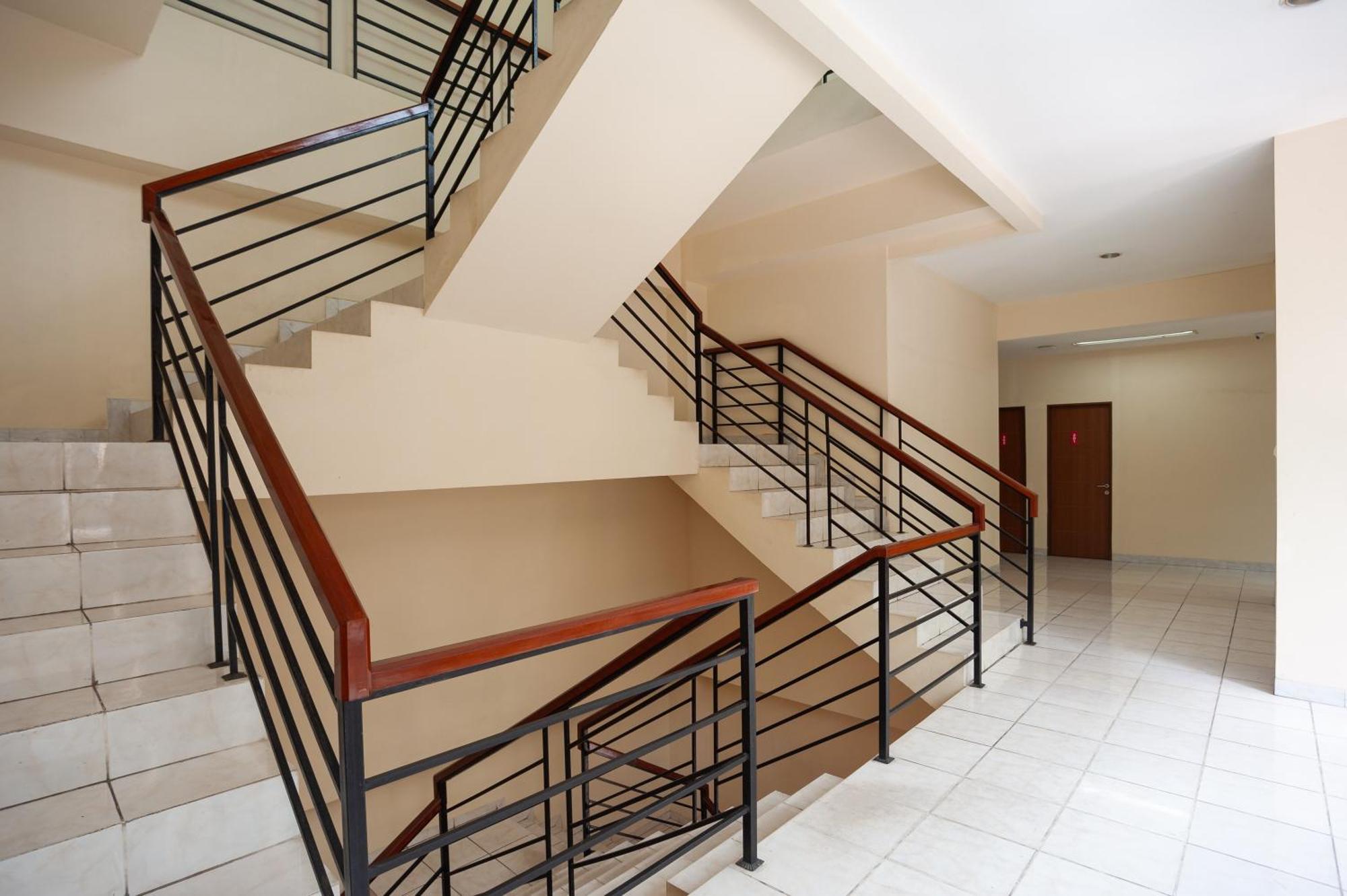 Reddoorz Plus Near Plaza Blok M Джакарта Екстериор снимка